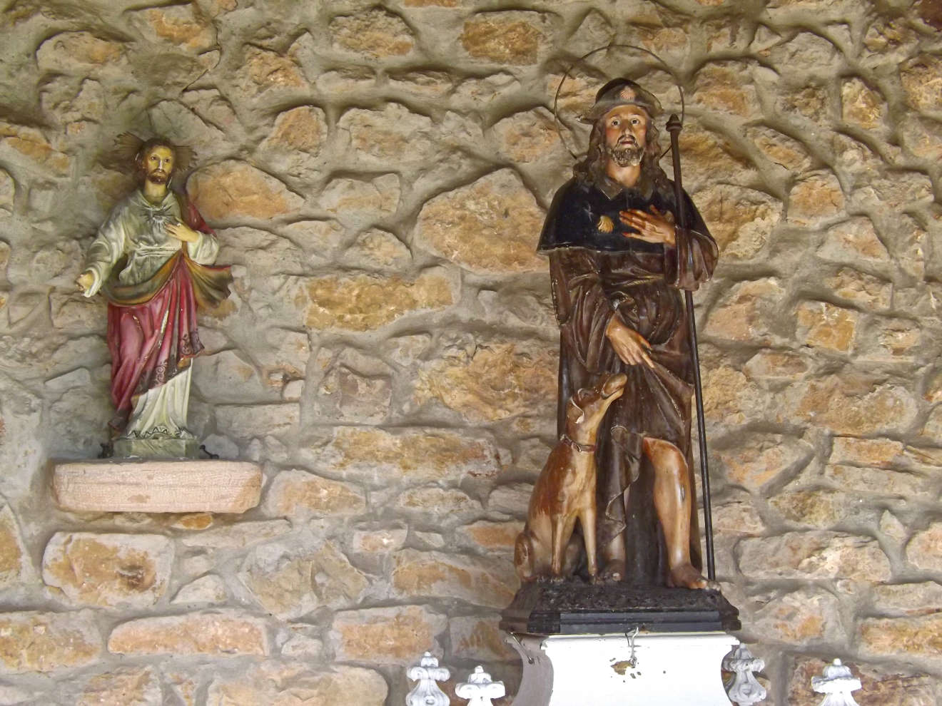 Interior de la capilla de San Roque en Duña